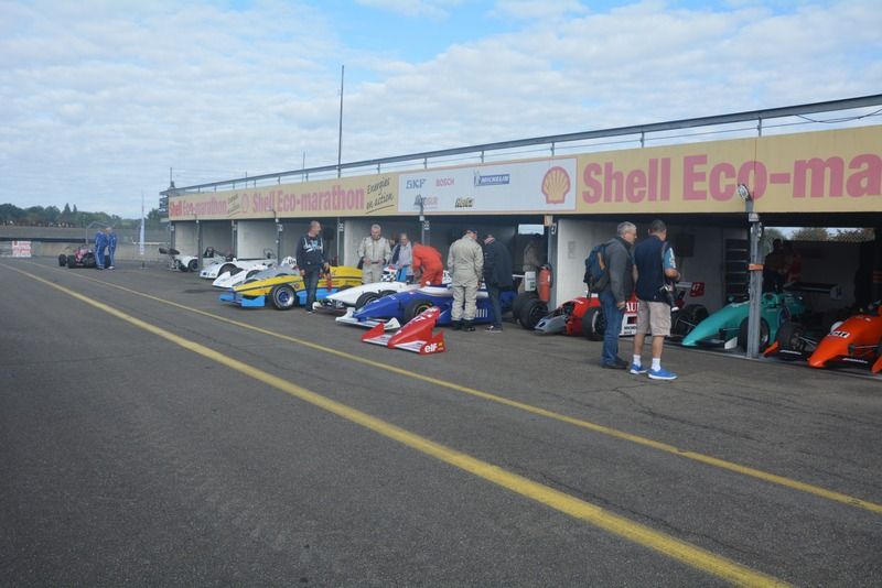 LES STANDS RESERVES AUX MONOPLACES