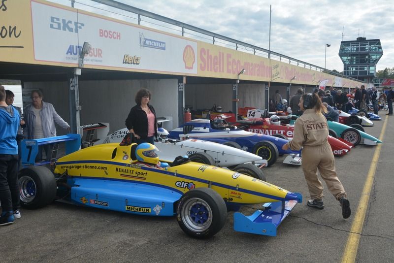 LES STANDS RESERVES AUX MONOPLACES