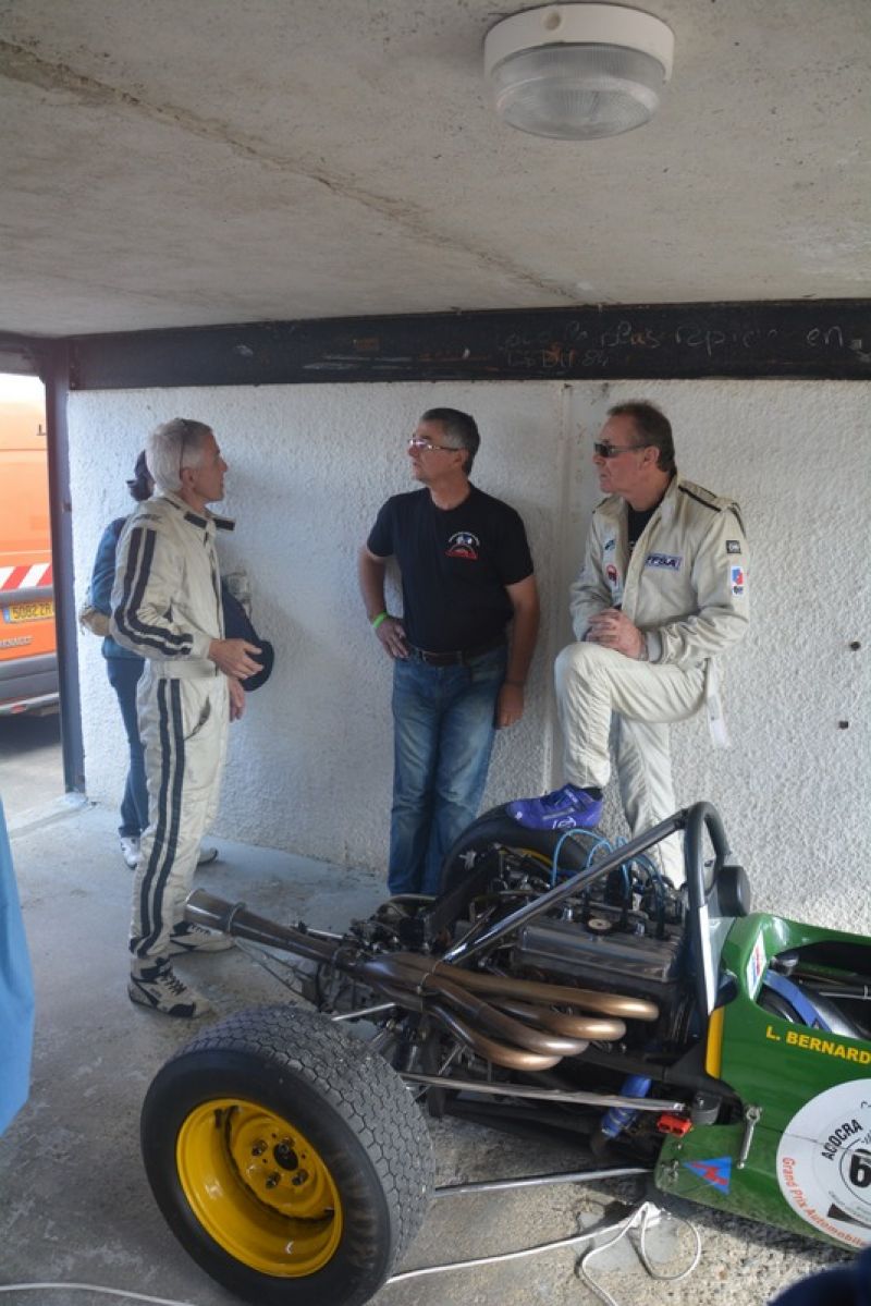 DISCUSSION ENTRE PILOTES