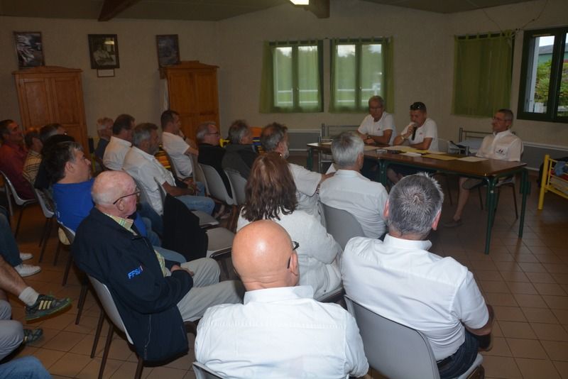 ASSEMBLEE GENERALE DU CLUB LE BUREAU ET LES PILOTES
